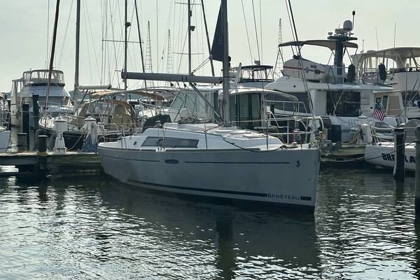 31-ft-Beneteau-2015--Frosty Pelican Annapolis Maryland United States  yacht for sale