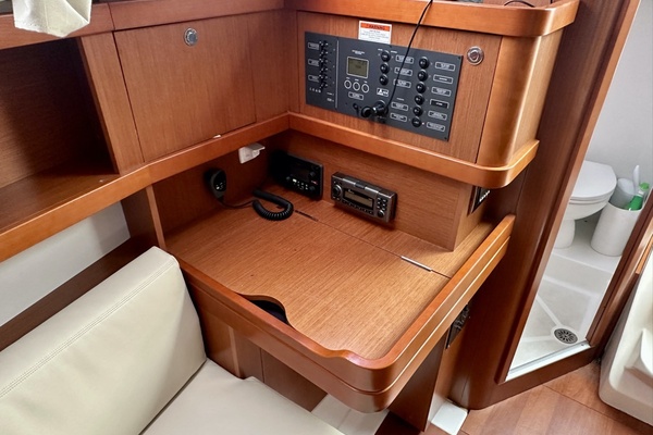 Frosty Pelican 31ft Beneteau Yacht For Sale