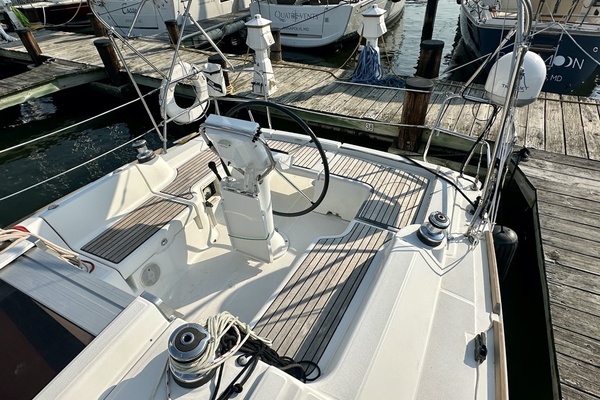 Frosty Pelican 31ft Beneteau Yacht For Sale