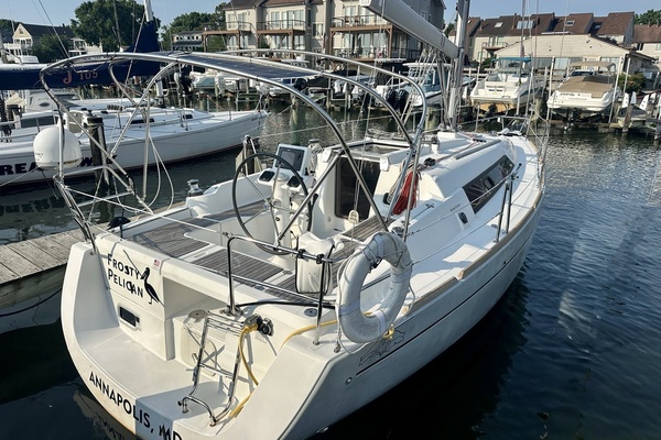 Frosty Pelican 31ft Beneteau Yacht For Sale