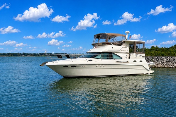 TOOLIN AROUND 37ft Sea Ray Yacht For Sale