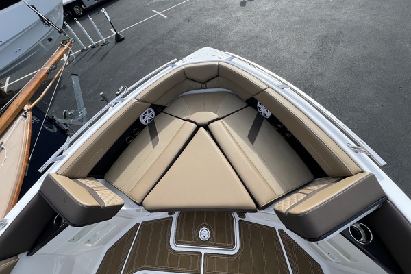 32ft Monterey Yacht For Sale