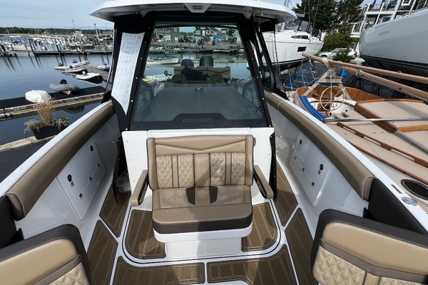 32ft Monterey Yacht For Sale