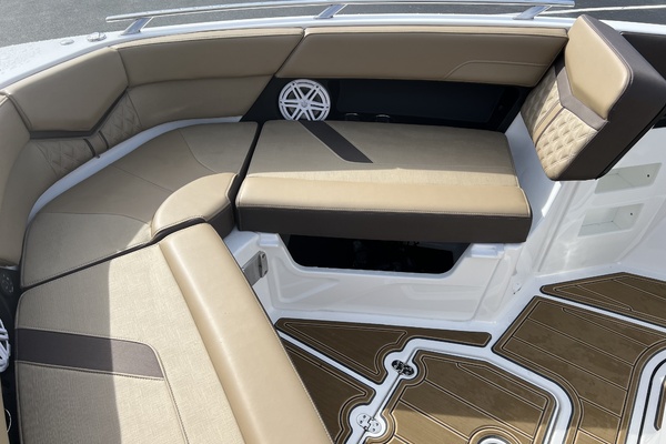 32ft Monterey Yacht For Sale