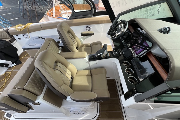 32ft Monterey Yacht For Sale