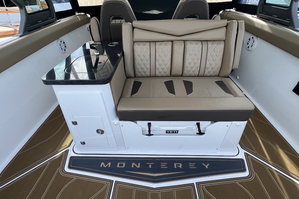 32ft Monterey Yacht For Sale