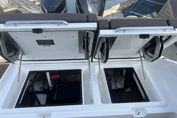 Monterey 30 Elite OB Yacht For Sale