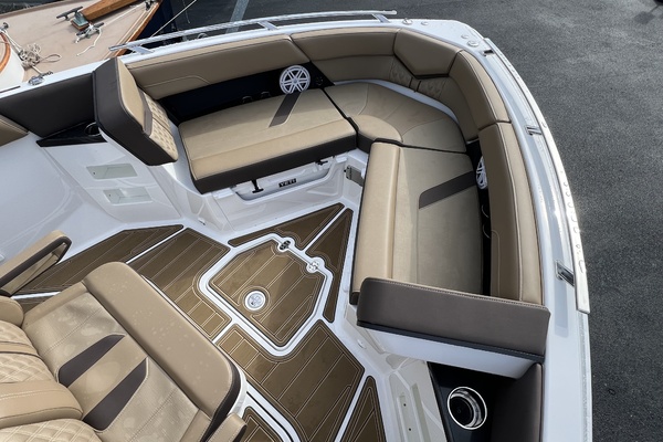 32ft Monterey Yacht For Sale