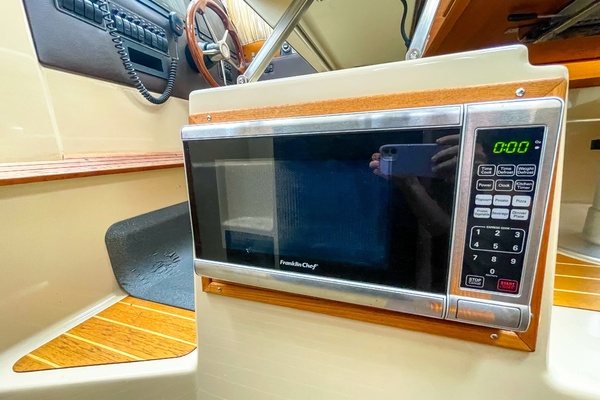 2015 Ranger Tug R29 S galley microwave