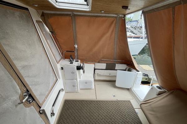 2015 Ranger Tug R29 S external cockpit portside entryway