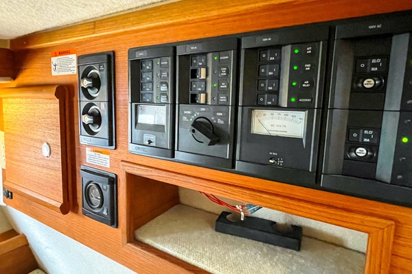 2015 Ranger Tug R29 S nav panel