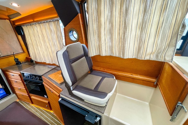 2015 Ranger Tug R29 S helm jump seat