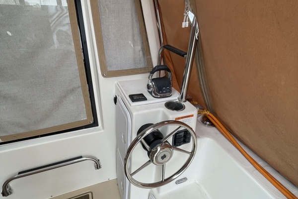 2015 Ranger Tug R29 S external cockpit helm