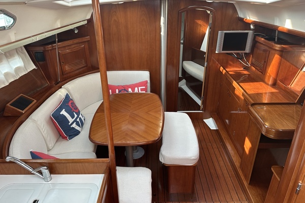 39ft Beneteau Yacht For Sale