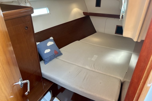 39ft Beneteau Yacht For Sale