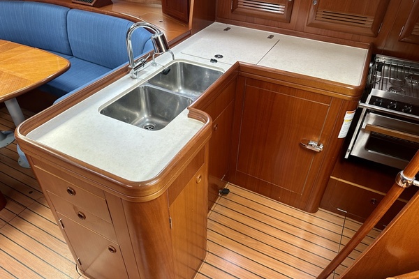 47ft Beneteau Yacht For Sale