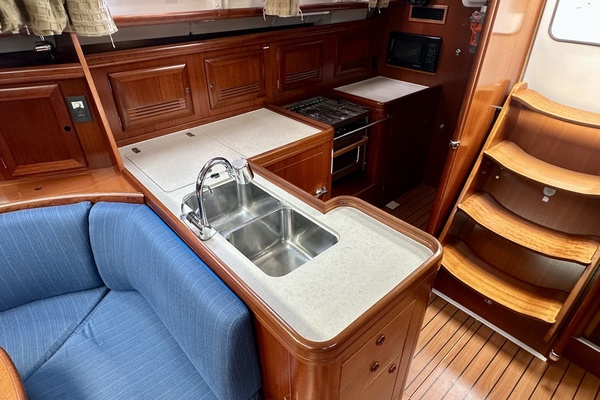 47ft Beneteau Yacht For Sale