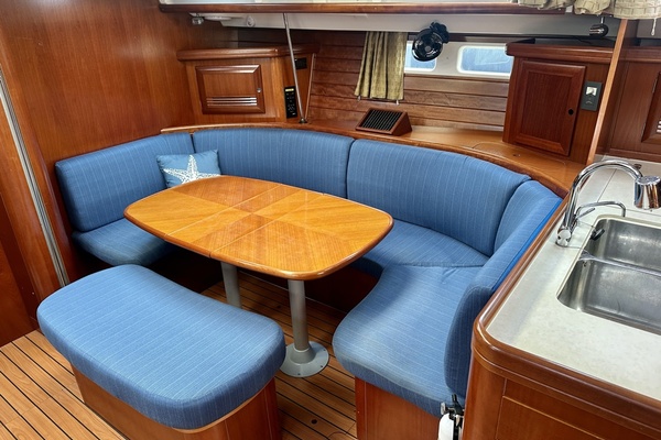 47ft Beneteau Yacht For Sale