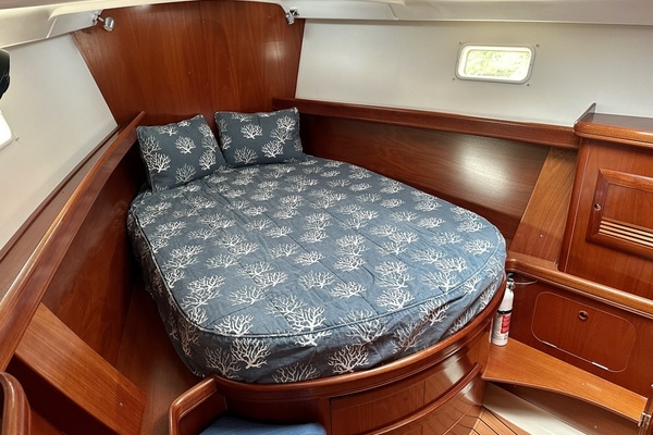 47ft Beneteau Yacht For Sale