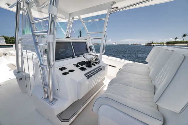 LOQUITO 39ft Invincible Yacht For Sale