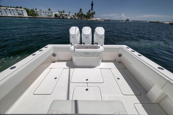 LOQUITO 39ft Invincible Yacht For Sale