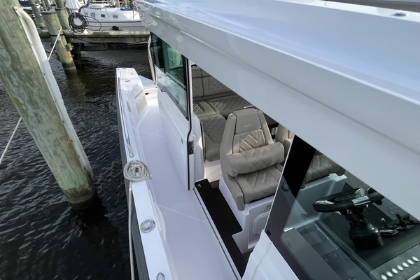 Axopar 37 XC Cross Cabin Yacht For Sale