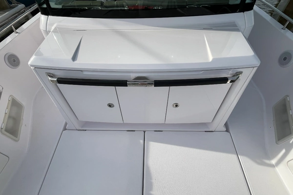 Axopar 37 XC Cross Cabin Yacht For Sale