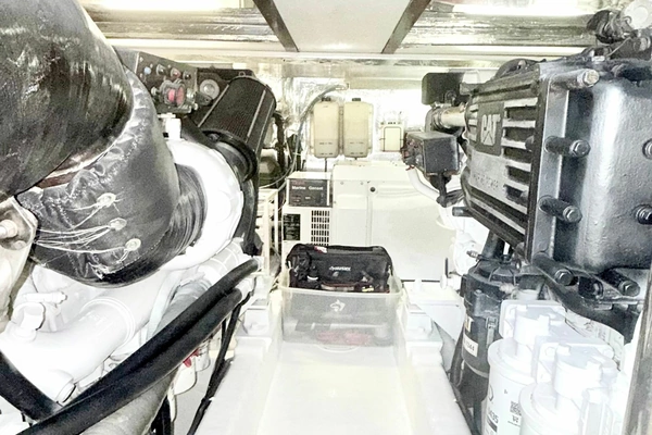 Riviera 51 Flybridge Yacht For Sale