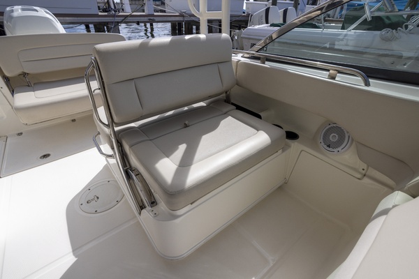 230 Vantage 23ft Boston Whaler Yacht For Sale