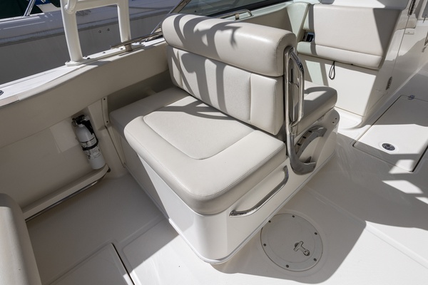 230 Vantage 23ft Boston Whaler Yacht For Sale