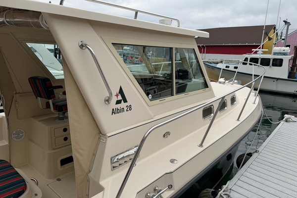 Green Light 28ft Albin Yacht For Sale