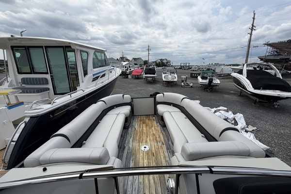 27ft Avalon Yacht For Sale