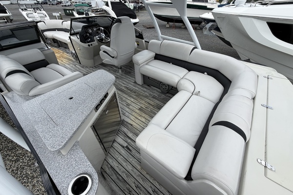 27ft Avalon Yacht For Sale