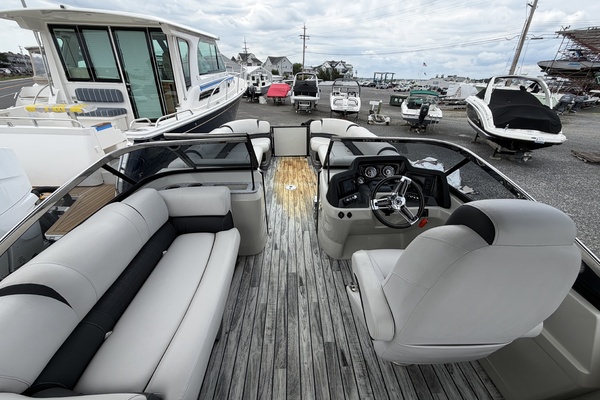 27ft Avalon Yacht For Sale