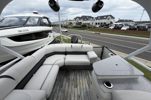 27ft Avalon Yacht For Sale