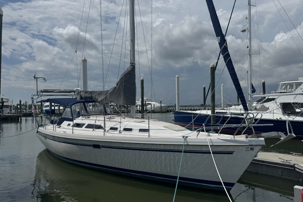 Lucky Dogs 38ft Catalina Yacht For Sale