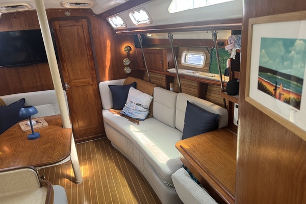 Lucky Dogs 38ft Catalina Yacht For Sale