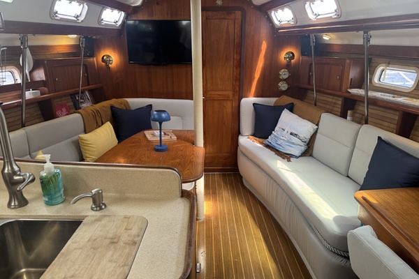 Lucky Dogs 38ft Catalina Yacht For Sale