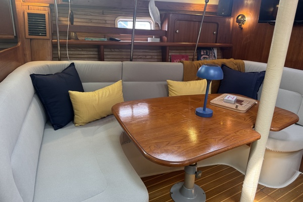 Lucky Dogs 38ft Catalina Yacht For Sale