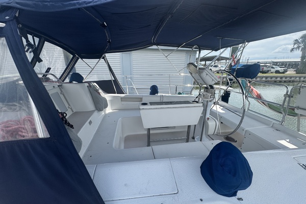 Lucky Dogs 38ft Catalina Yacht For Sale