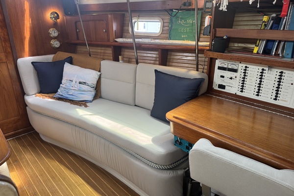 Lucky Dogs 38ft Catalina Yacht For Sale
