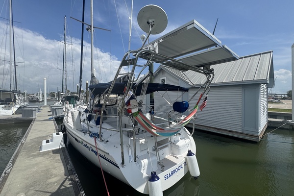 Lucky Dogs 38ft Catalina Yacht For Sale