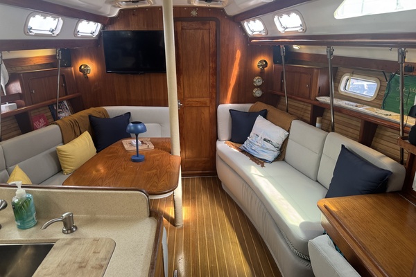 Lucky Dogs 38ft Catalina Yacht For Sale