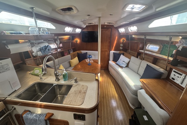 Lucky Dogs 38ft Catalina Yacht For Sale