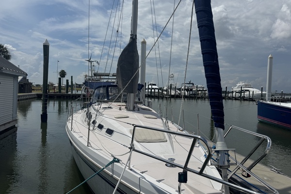 Lucky Dogs 38ft Catalina Yacht For Sale