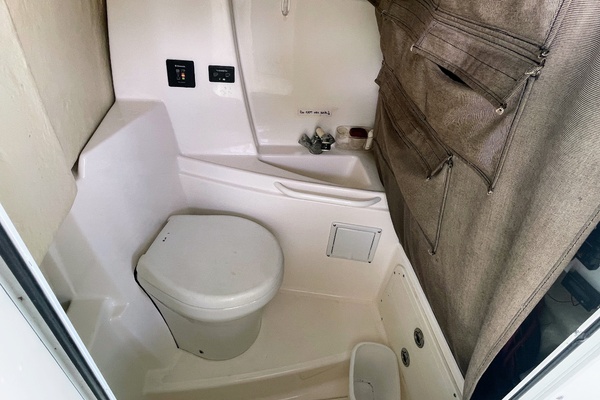 30ft Wellcraft Yacht For Sale
