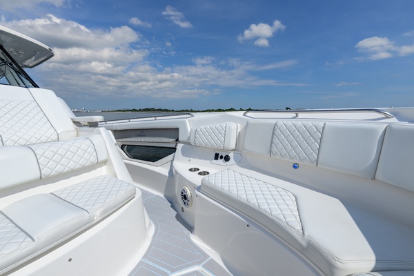 37ft Pursuit Yacht For Sale