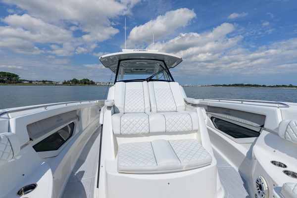 37ft Pursuit Yacht For Sale