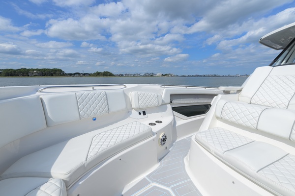 37ft Pursuit Yacht For Sale