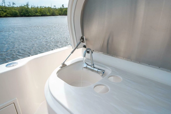 Riviera 465 SUV Yacht For Sale